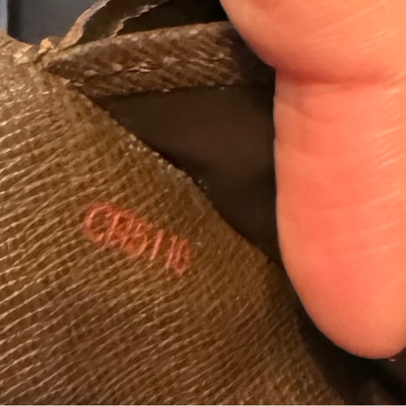 EUC Louis Vuitton Damier Ebene Sarah Wallet - Picture 7 of 12